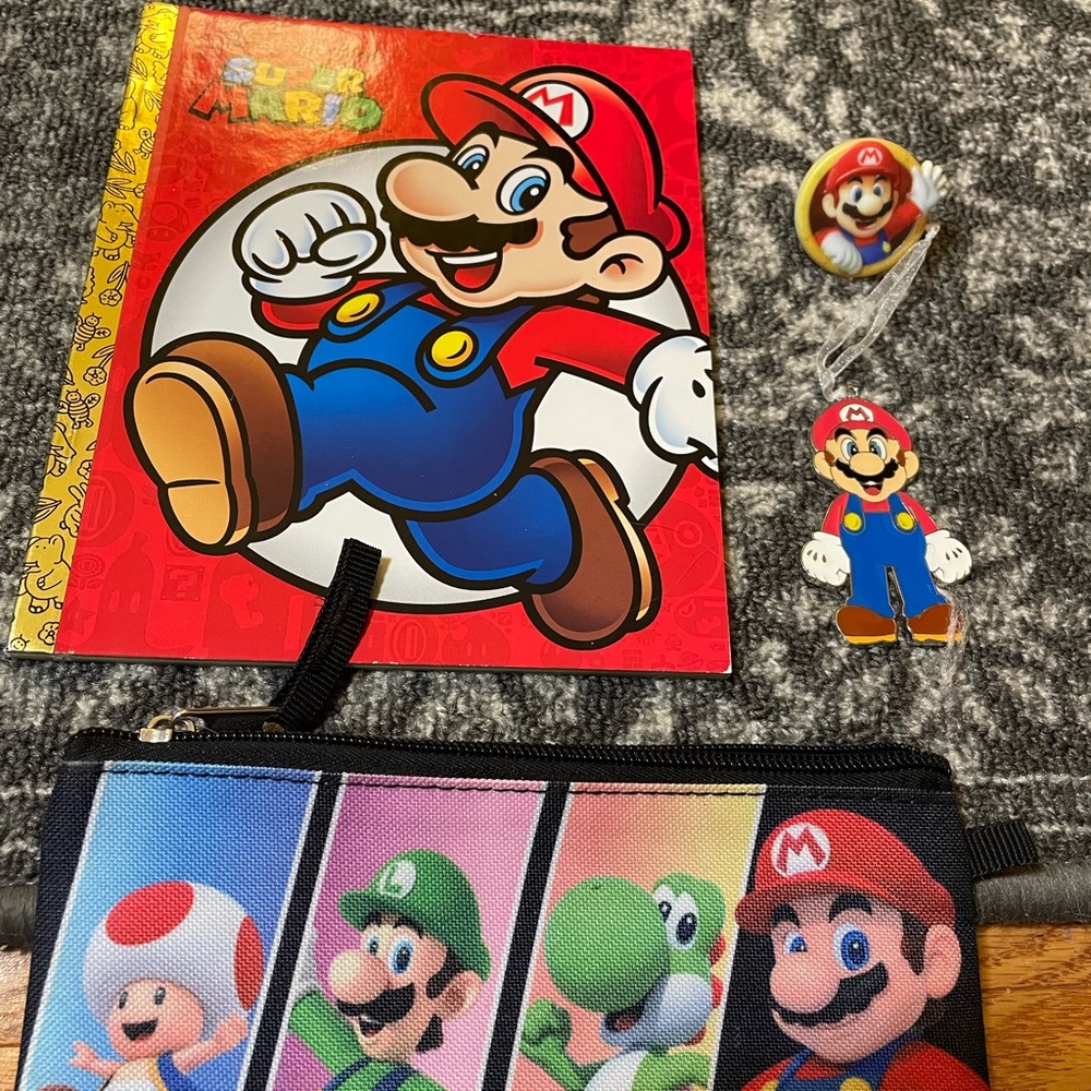 SUPER MARIO BOOK & ORNAMENT BUNDLE
